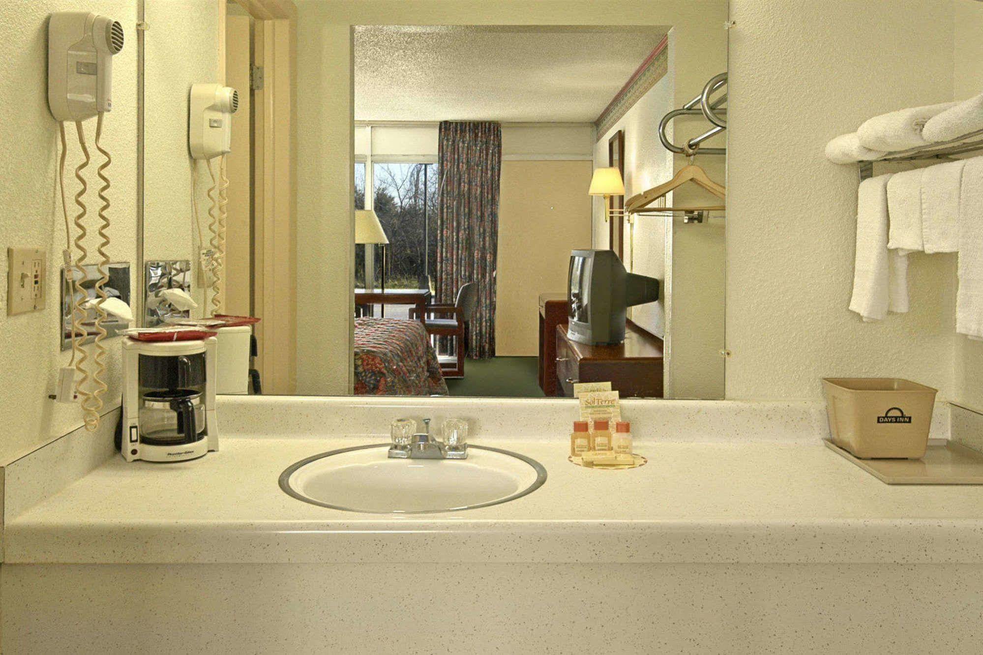 Budget Host Inn Lebanon Room photo